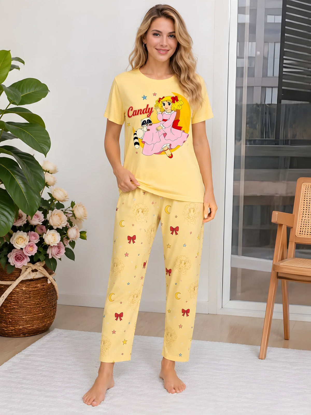 Pijama Candy Candy Amarillo para mujer, camiseta manga corta y pantalón largo a juego.