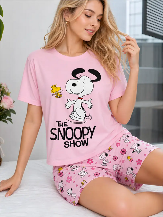 Pijama corta rosa para mujer, camiseta manga corta con gráfica de Snoopy y short con patrón de Snoopy y flores.