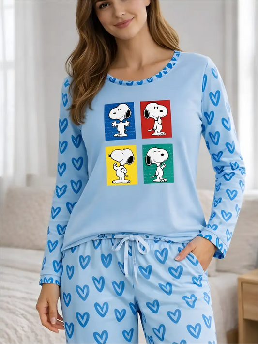Pijama azul claro para mujer, camiseta manga larga con gráfico de Snoopy y pantalón largo con corazones azules.