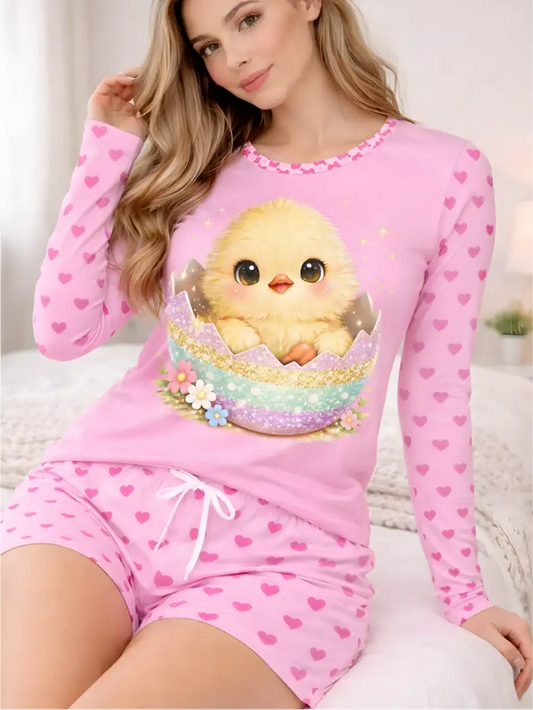 Pijama rosa para mujer, camiseta manga larga con gráfico de pollito y short con patrón de corazones.