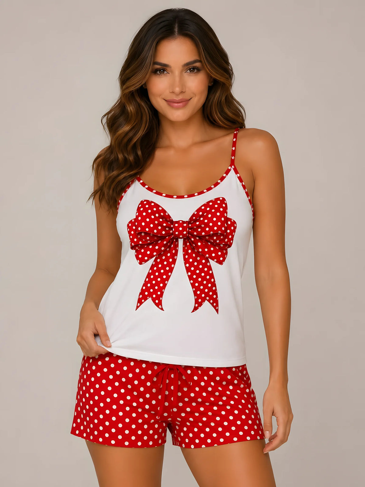 Pijama Moño Lunares Rojo para mujer, de tiras y short a juego.