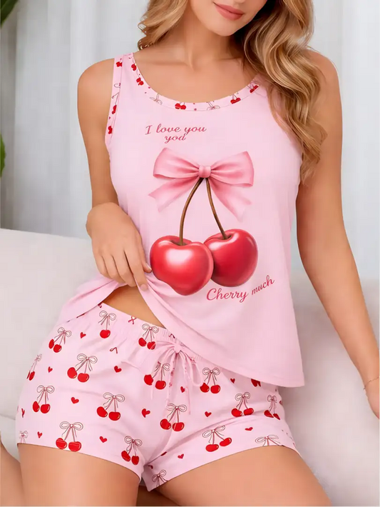 Pijama rosa de tiras para mujer, camiseta con gráfica de cerezas y moño, y short con patrón de pequeñas cerezas y corazones.